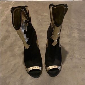 Blond ambition western boots!